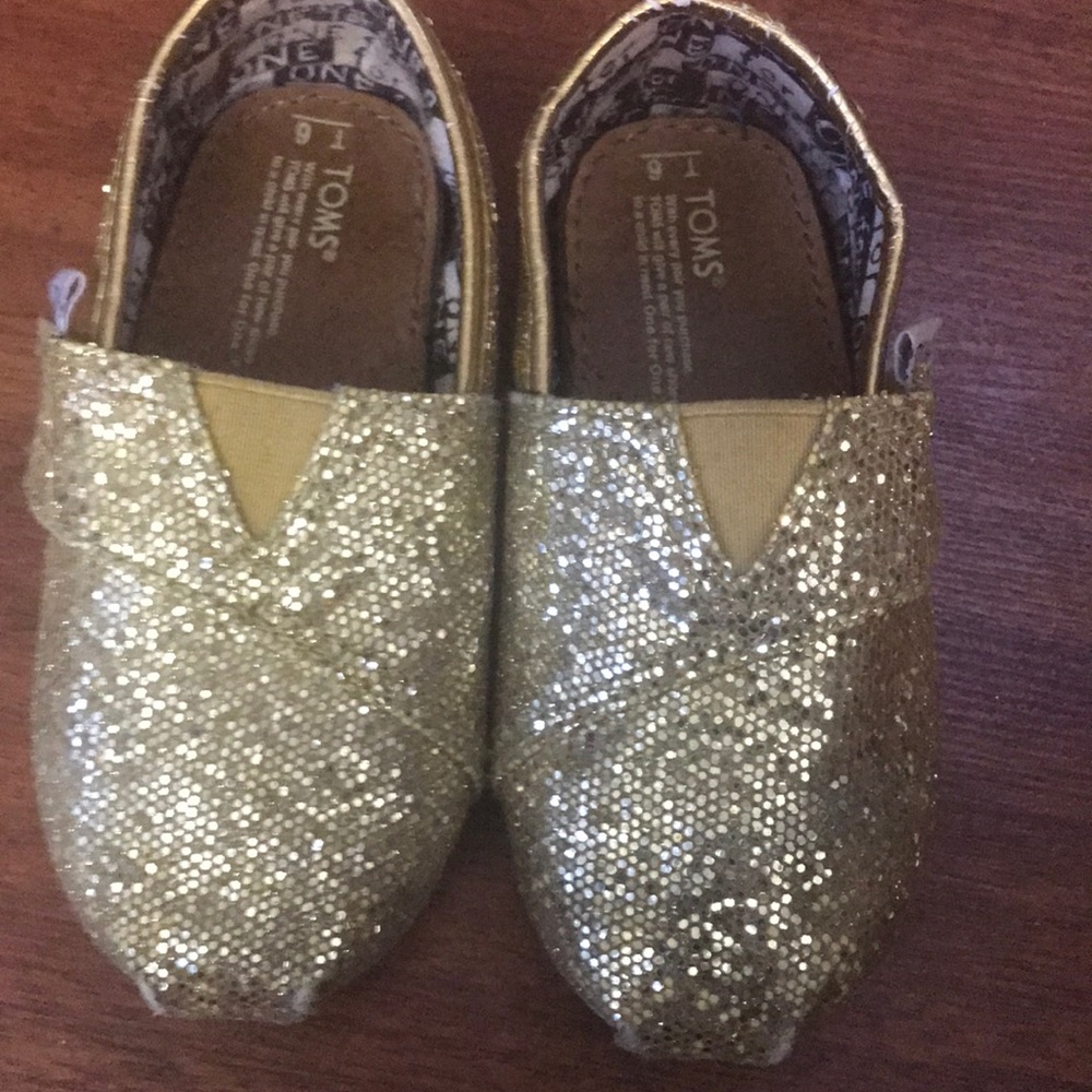 Toms toddler girl size 6 gold sparkle shoes